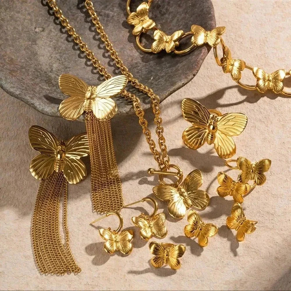 Butterfly 18K Gold Stainless Steel Waterproof Ring - Picture 7 of 12